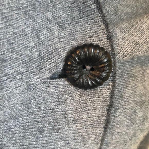 Chiaramente two tone Gray 66%Wool stretch knit modern cardigan/shawl Size Large - Picture 9 of 13